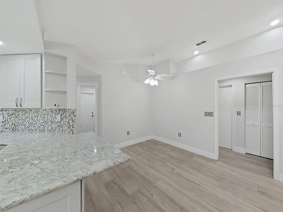 Activo con contrato: $367,500 (3 camas, 3 baños, 1777 Pies cuadrados)