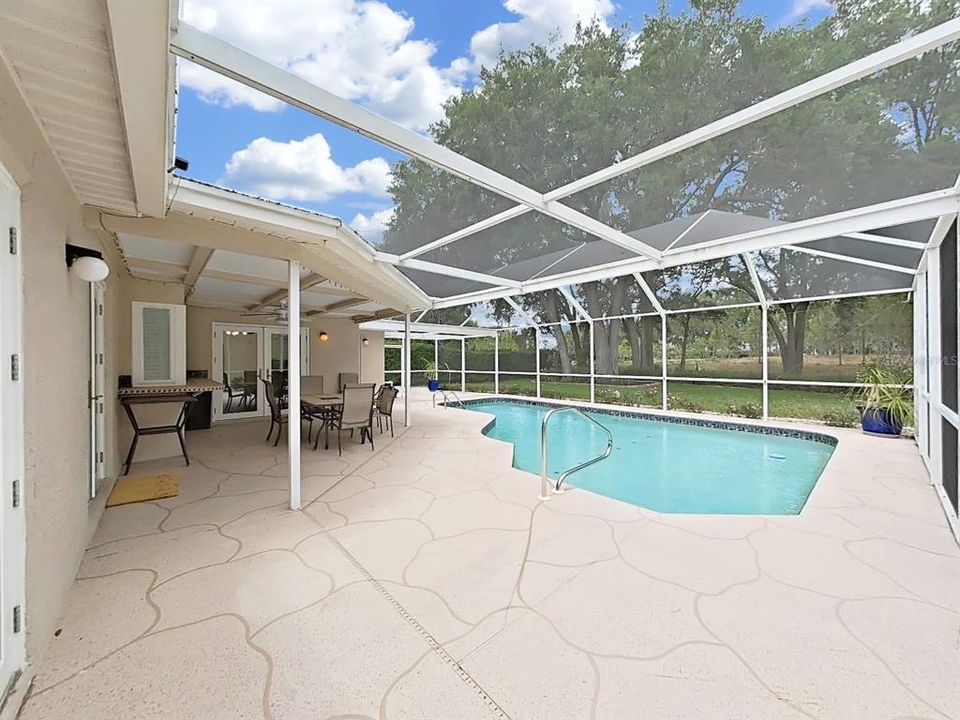 Activo con contrato: $367,500 (3 camas, 3 baños, 1777 Pies cuadrados)