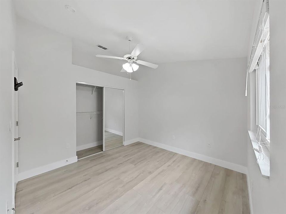 Activo con contrato: $367,500 (3 camas, 3 baños, 1777 Pies cuadrados)