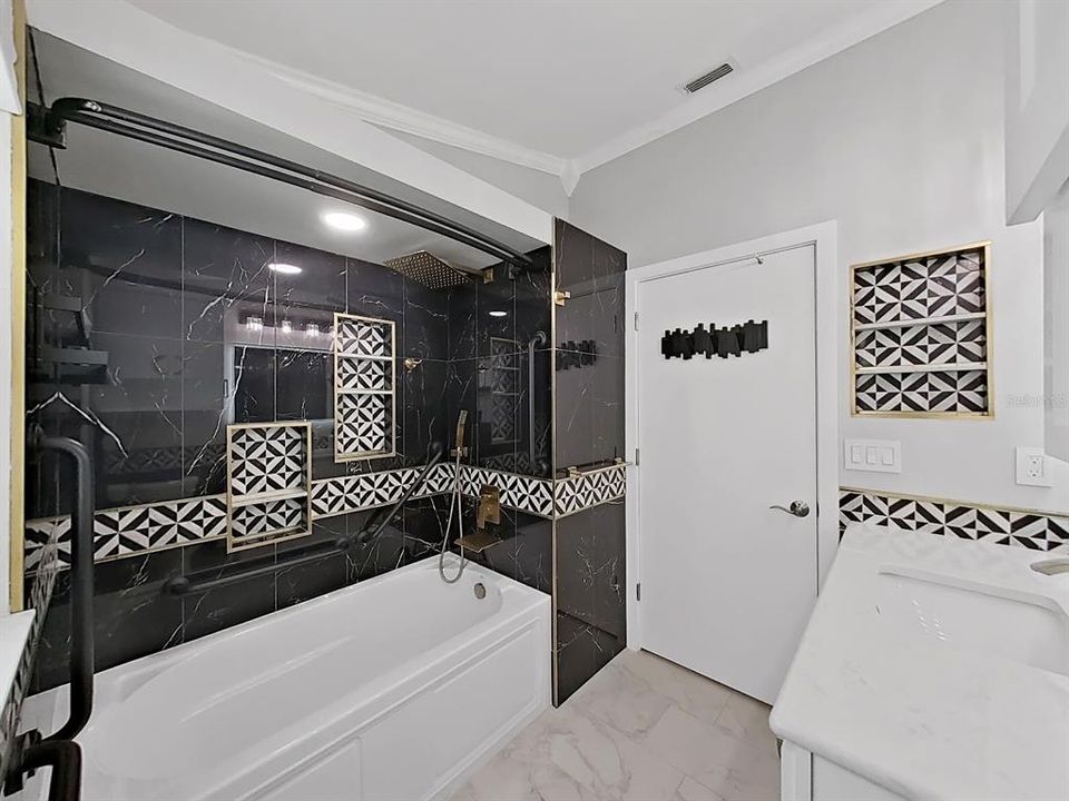 Activo con contrato: $367,500 (3 camas, 3 baños, 1777 Pies cuadrados)