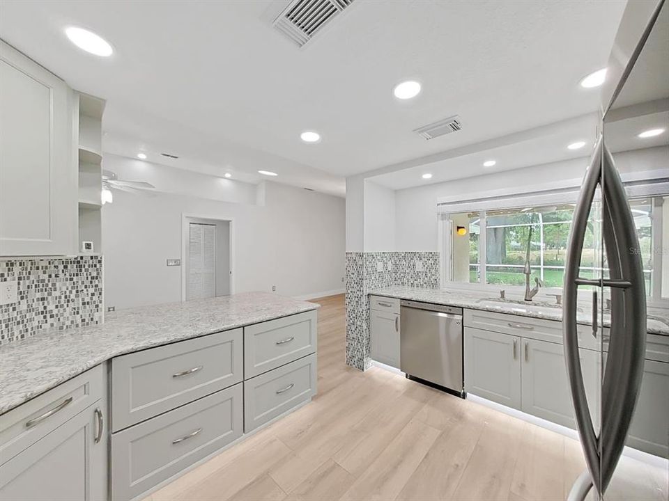 Activo con contrato: $367,500 (3 camas, 3 baños, 1777 Pies cuadrados)