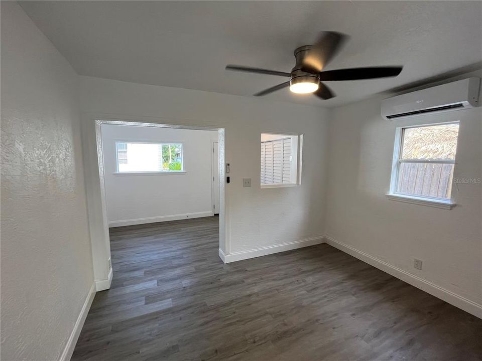 Active With Contract: $1,200 (1 beds, 1 baths, 800 Square Feet)