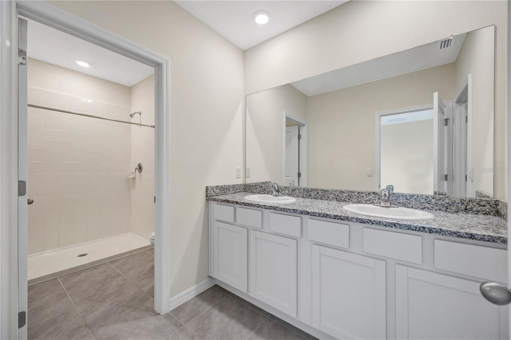 For Sale: $325,000 (3 beds, 2 baths, 1758 Square Feet)