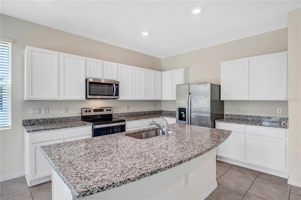 For Sale: $325,000 (3 beds, 2 baths, 1758 Square Feet)