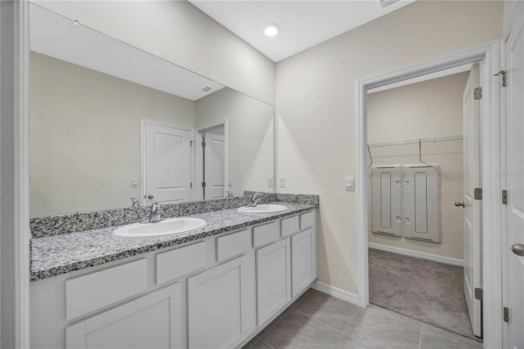 For Sale: $325,000 (3 beds, 2 baths, 1758 Square Feet)