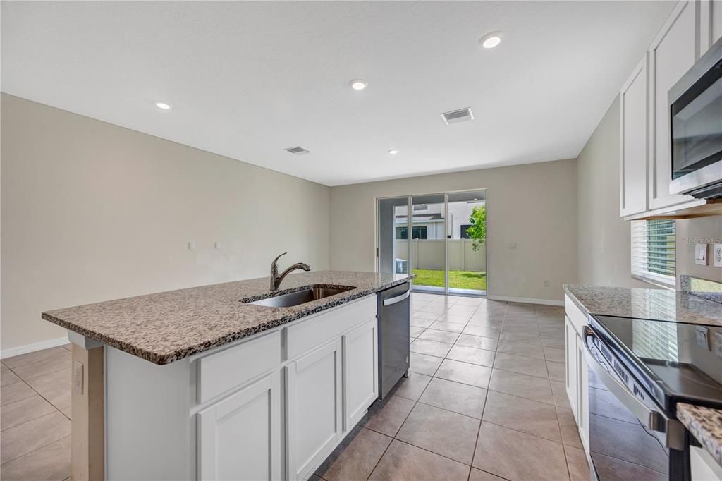 For Sale: $325,000 (3 beds, 2 baths, 1758 Square Feet)