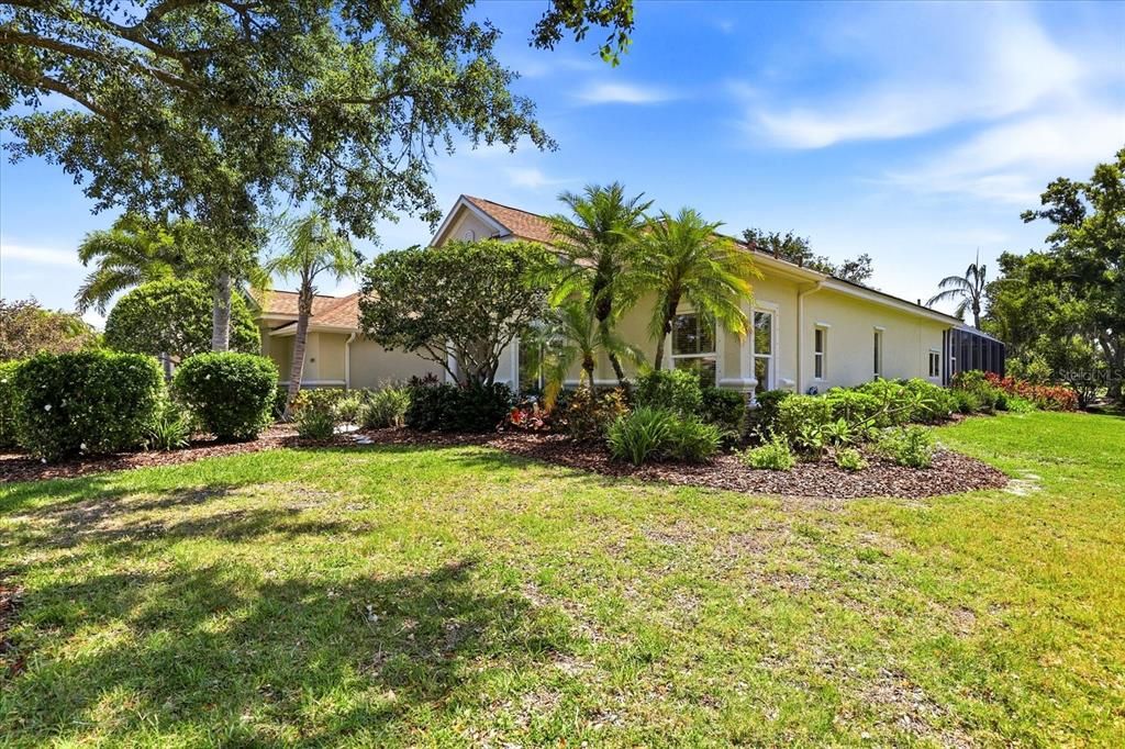 For Sale: $895,000 (4 beds, 3 baths, 2932 Square Feet)