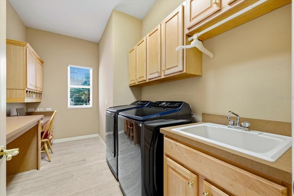 For Sale: $895,000 (4 beds, 3 baths, 2932 Square Feet)