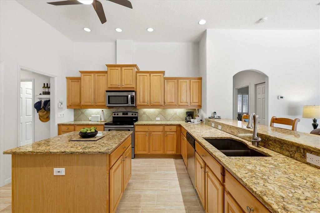 For Sale: $895,000 (4 beds, 3 baths, 2932 Square Feet)