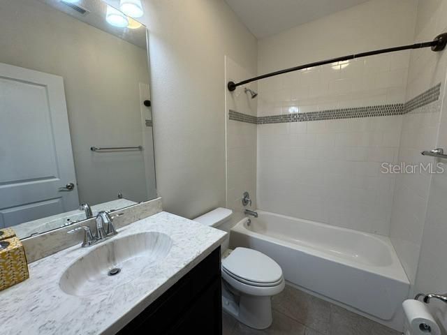 Activo con contrato: $3,300 (3 camas, 2 baños, 1655 Pies cuadrados)