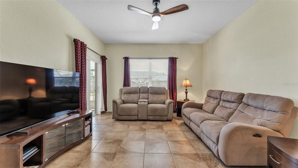 En Venta: $349,900 (3 camas, 2 baños, 1654 Pies cuadrados)