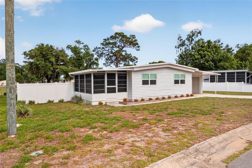 For Sale: $117,500 (2 beds, 1 baths, 768 Square Feet)