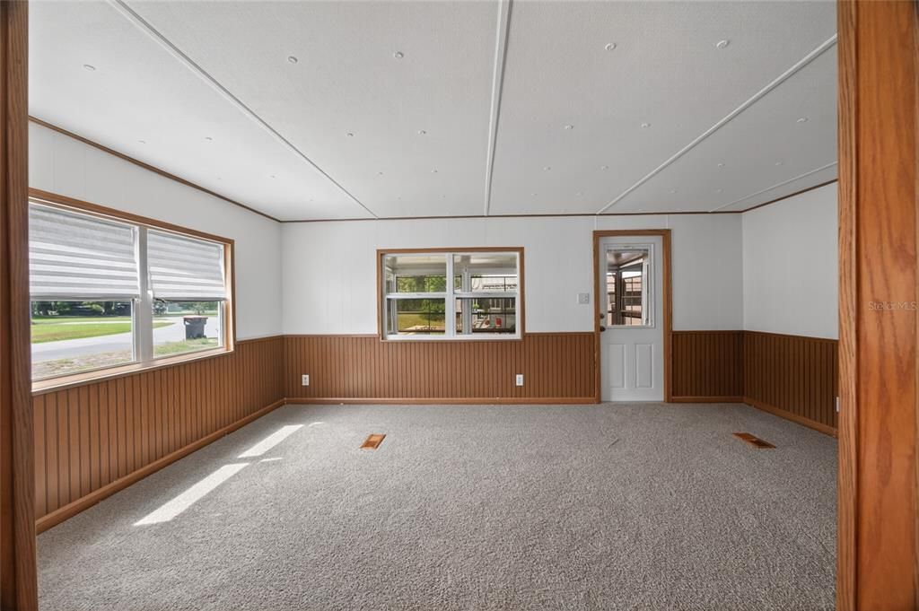 For Sale: $117,500 (2 beds, 1 baths, 768 Square Feet)