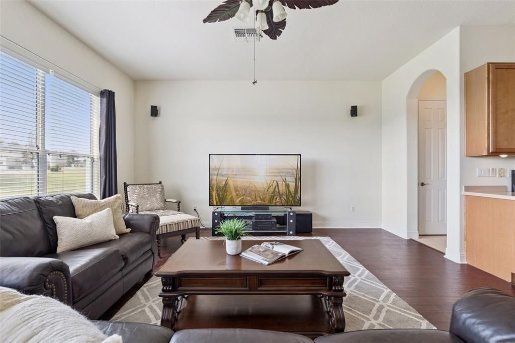 En Venta: $490,000 (4 camas, 2 baños, 2734 Pies cuadrados)