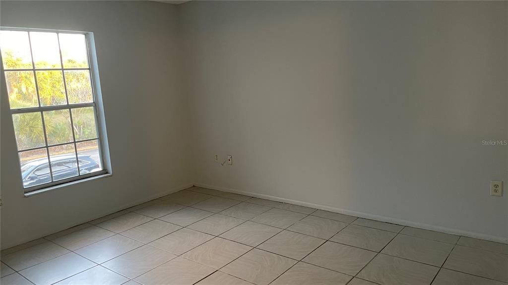 Activo con contrato: $1,200 (2 camas, 1 baños, 984 Pies cuadrados)