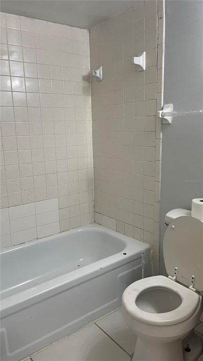 Activo con contrato: $1,200 (2 camas, 1 baños, 984 Pies cuadrados)
