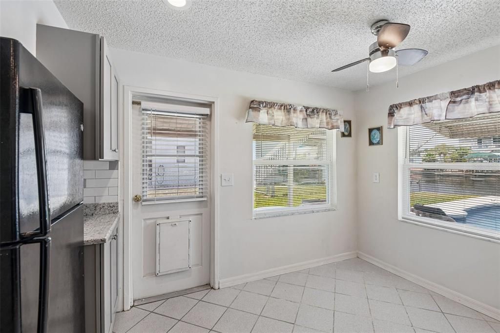 For Sale: $385,000 (2 beds, 2 baths, 1128 Square Feet)