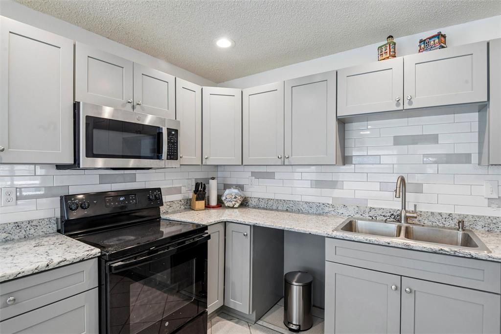For Sale: $385,000 (2 beds, 2 baths, 1128 Square Feet)