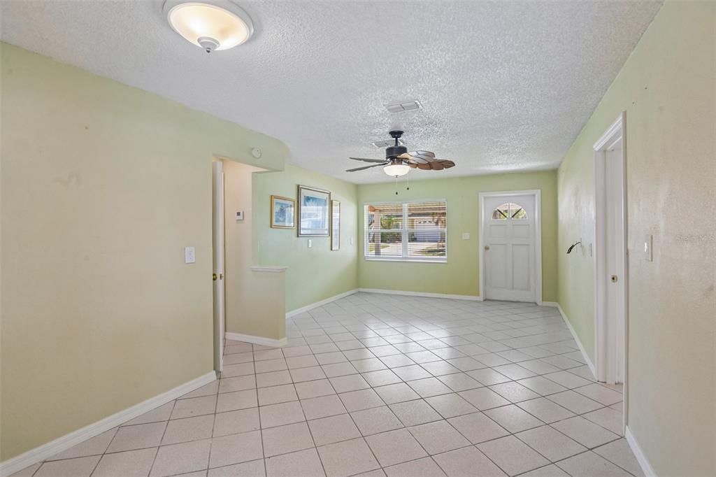 For Sale: $385,000 (2 beds, 2 baths, 1128 Square Feet)