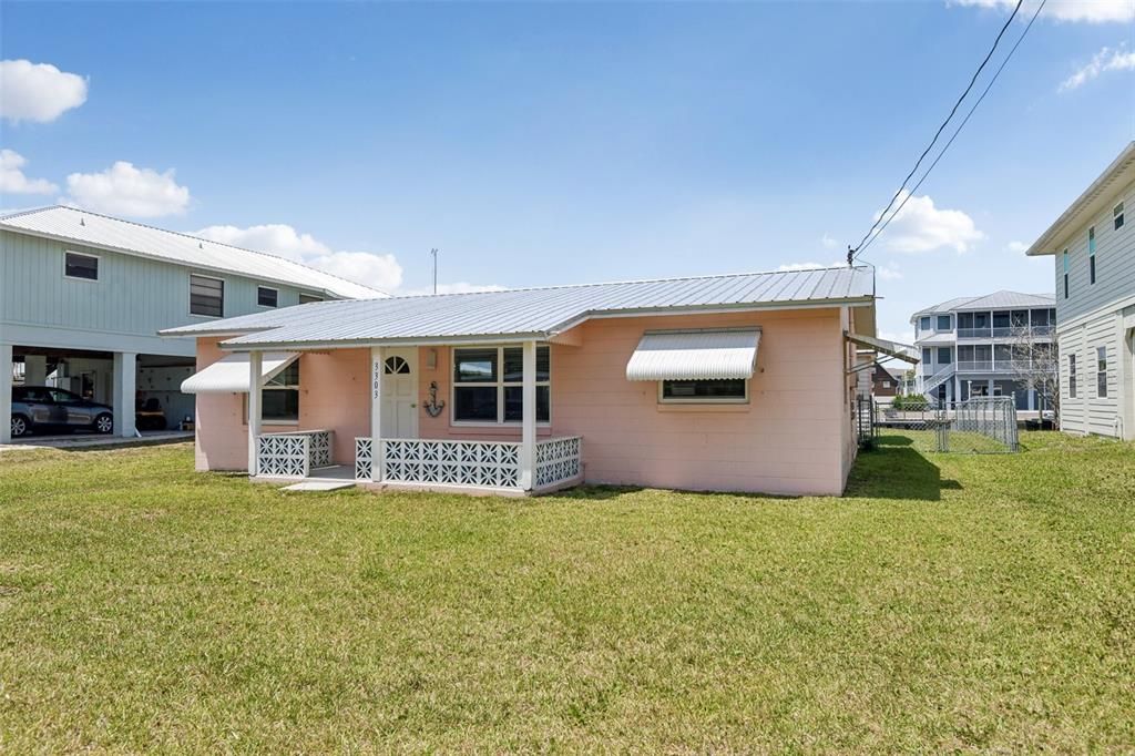 For Sale: $385,000 (2 beds, 2 baths, 1128 Square Feet)