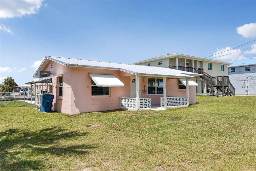For Sale: $385,000 (2 beds, 2 baths, 1128 Square Feet)