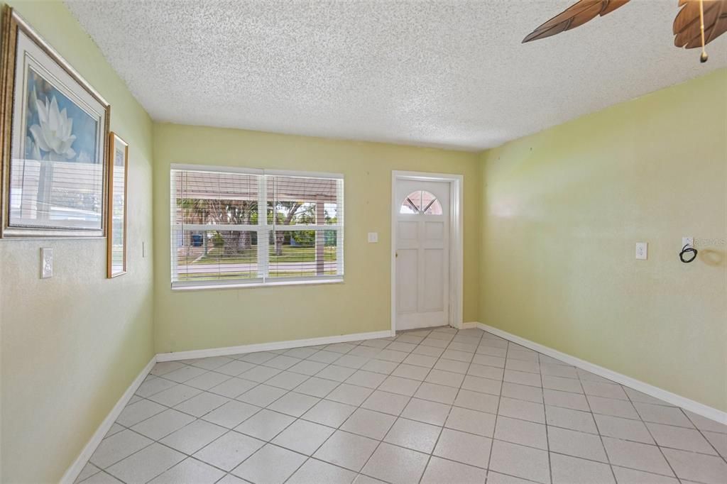For Sale: $385,000 (2 beds, 2 baths, 1128 Square Feet)