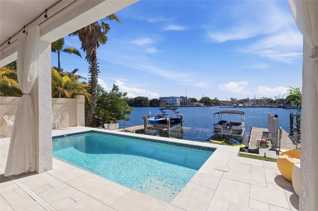 For Rent: $16,500 (6 beds, 4 baths, 3670 Square Feet)