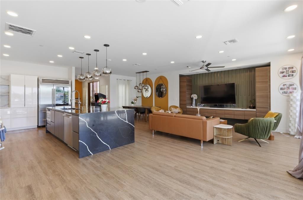 For Rent: $16,500 (6 beds, 4 baths, 3670 Square Feet)