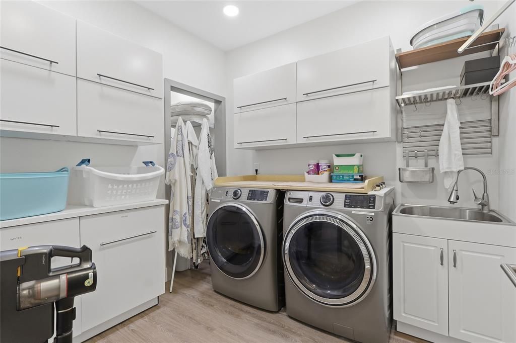 For Rent: $16,500 (6 beds, 4 baths, 3670 Square Feet)