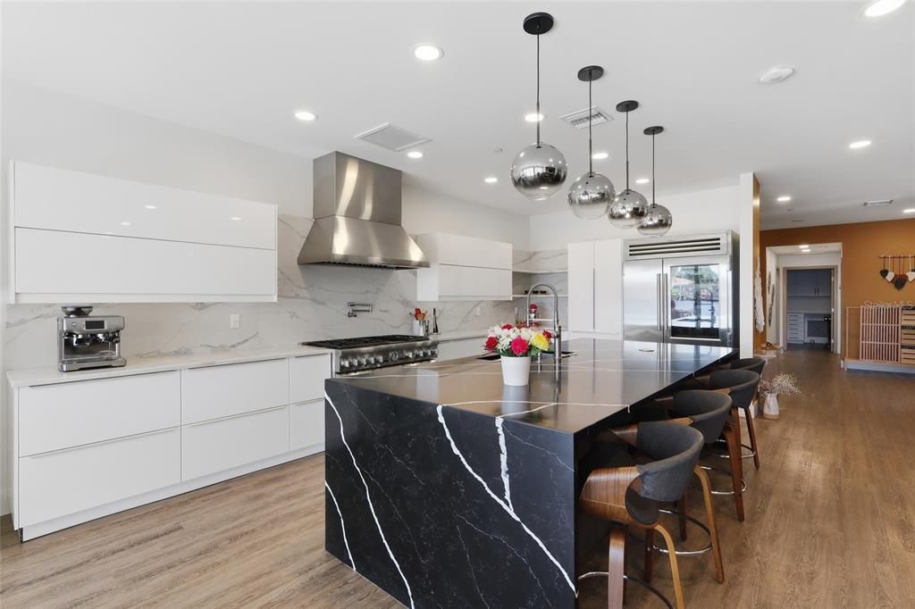 For Rent: $16,500 (6 beds, 4 baths, 3670 Square Feet)