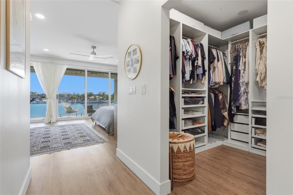 For Rent: $16,500 (6 beds, 4 baths, 3670 Square Feet)