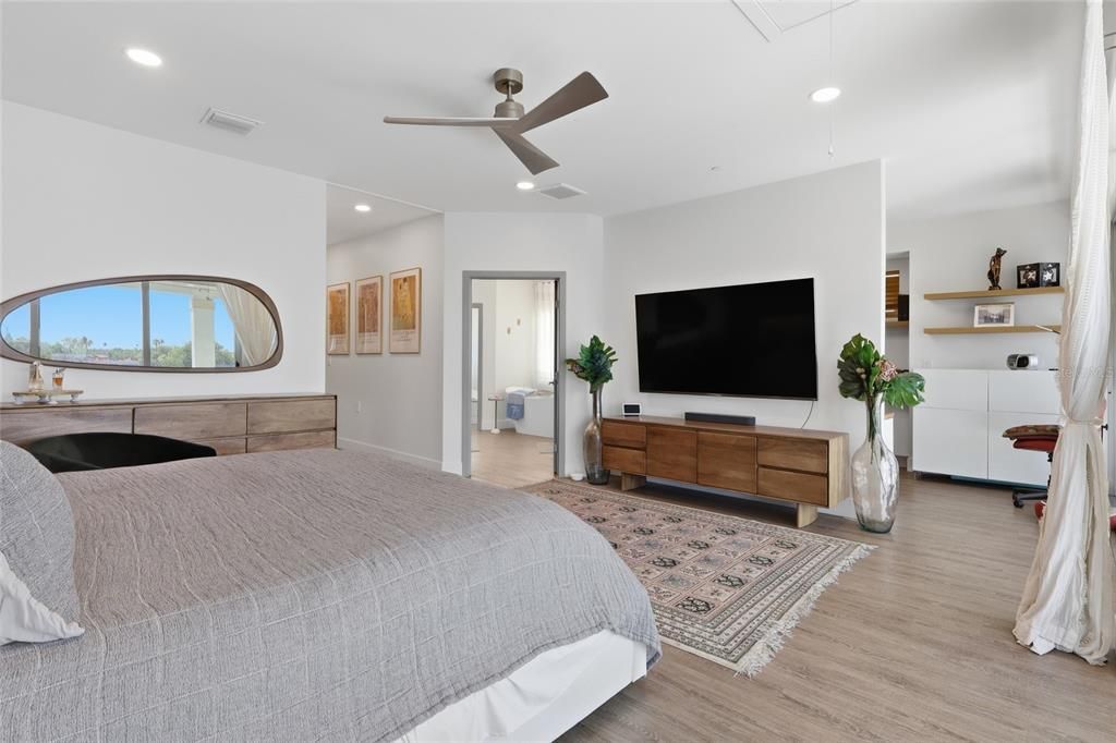 For Rent: $16,500 (6 beds, 4 baths, 3670 Square Feet)