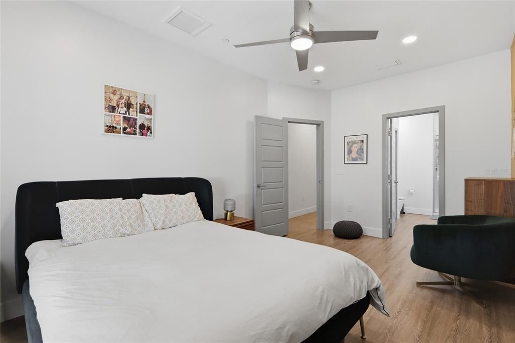 For Rent: $16,500 (6 beds, 4 baths, 3670 Square Feet)