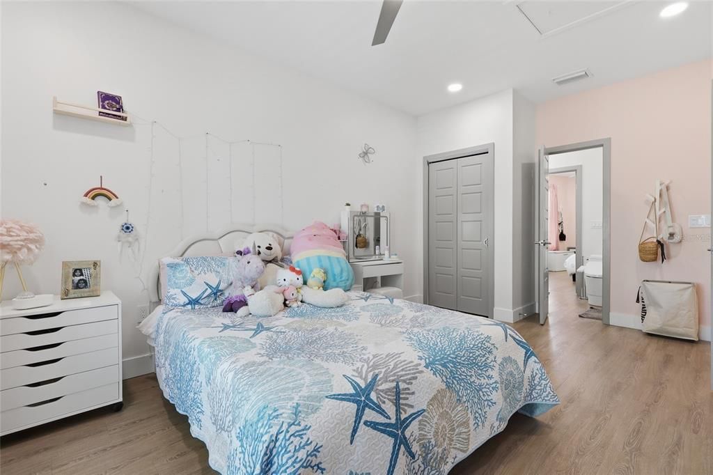 For Rent: $16,500 (6 beds, 4 baths, 3670 Square Feet)