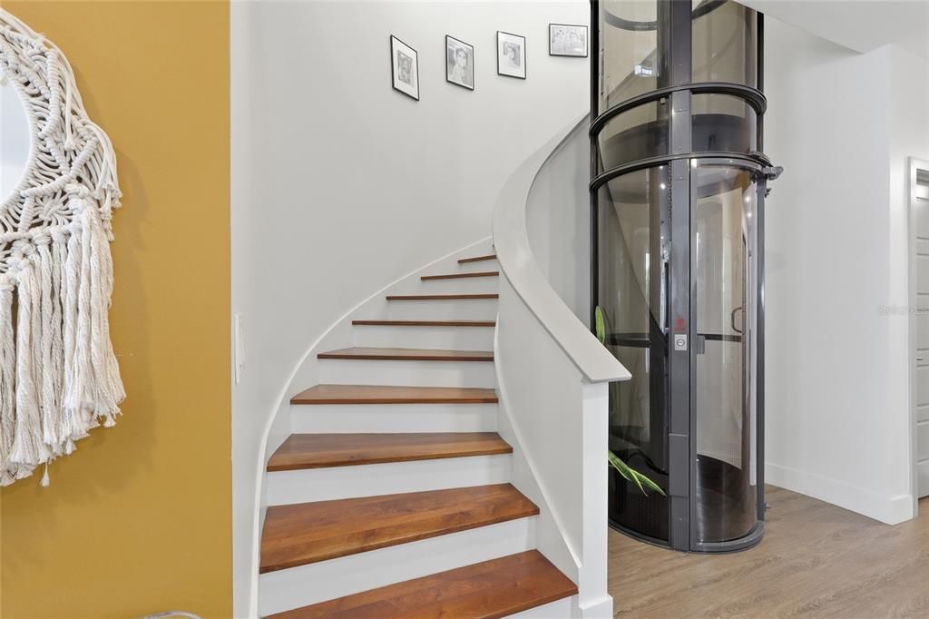 For Rent: $16,500 (6 beds, 4 baths, 3670 Square Feet)