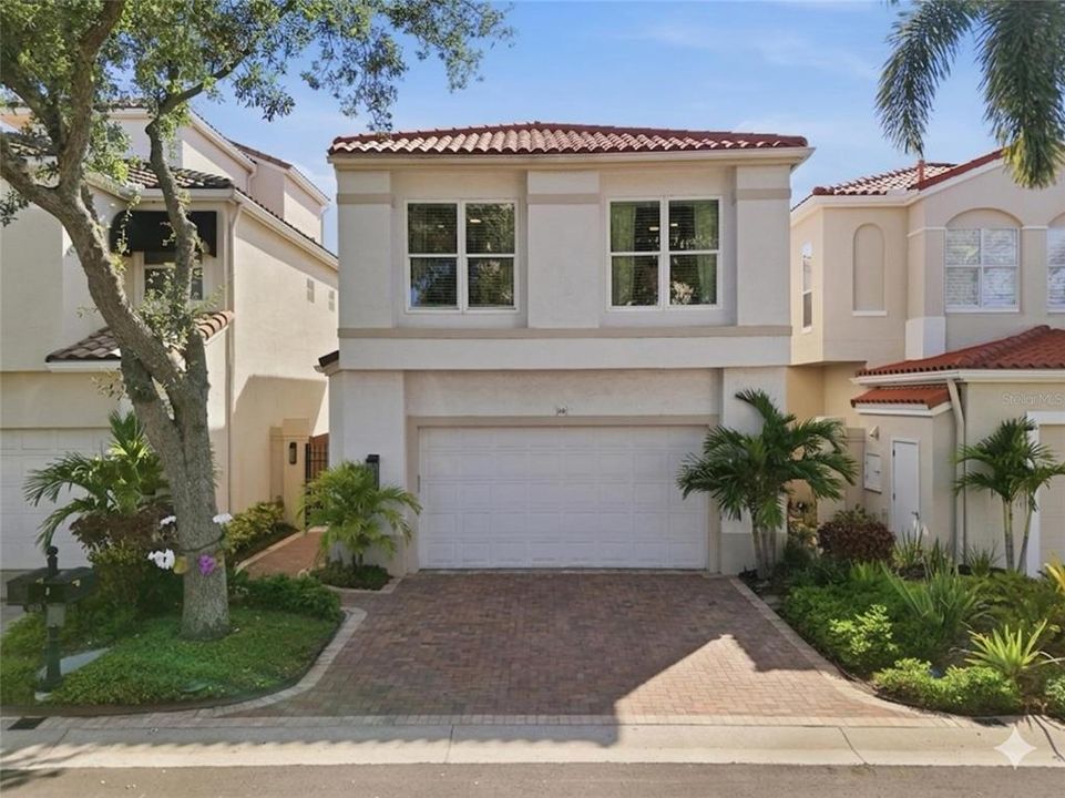 For Rent: $16,500 (6 beds, 4 baths, 3670 Square Feet)