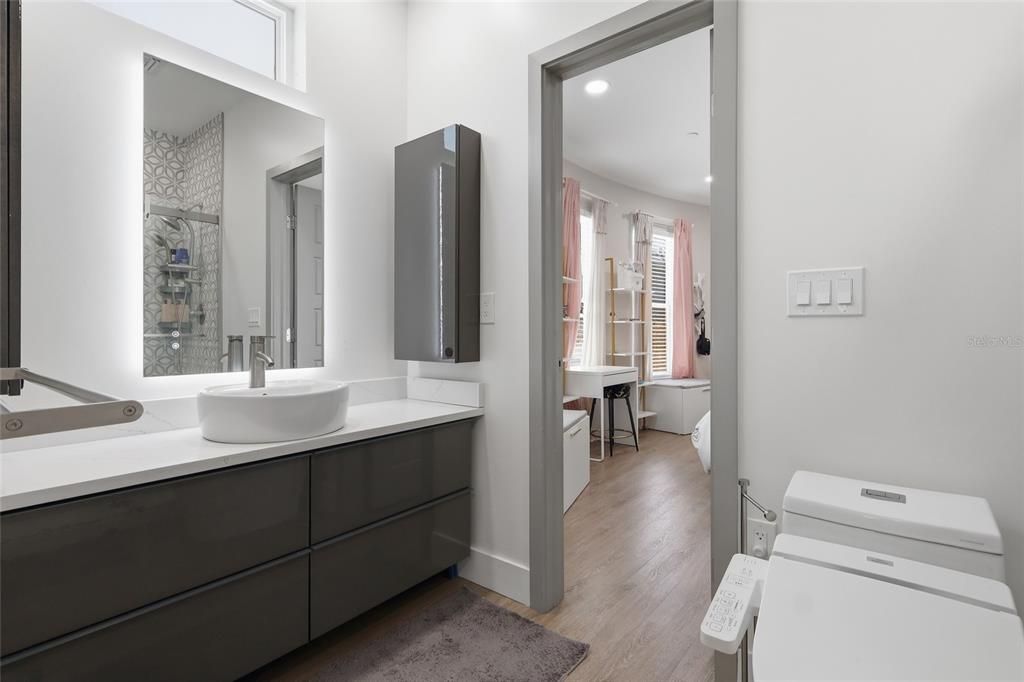 For Rent: $16,500 (6 beds, 4 baths, 3670 Square Feet)