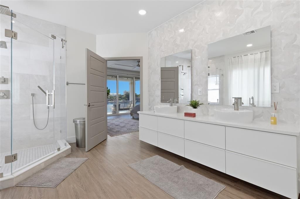 For Rent: $16,500 (6 beds, 4 baths, 3670 Square Feet)