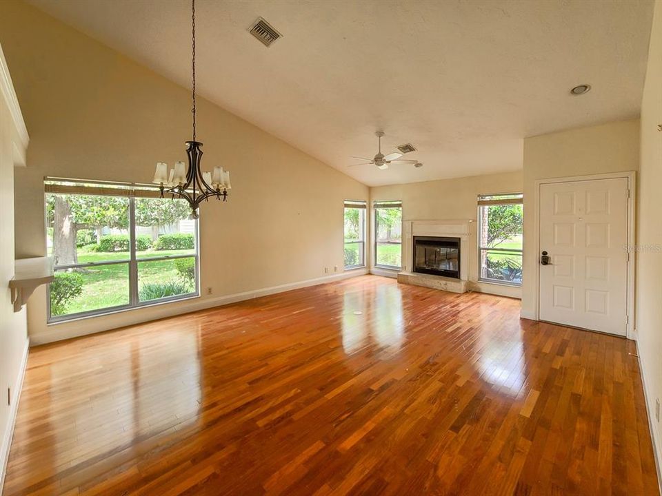 For Sale: $191,500 (2 beds, 2 baths, 1151 Square Feet)