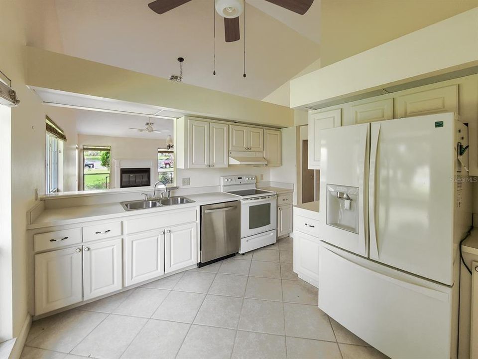 For Sale: $191,500 (2 beds, 2 baths, 1151 Square Feet)
