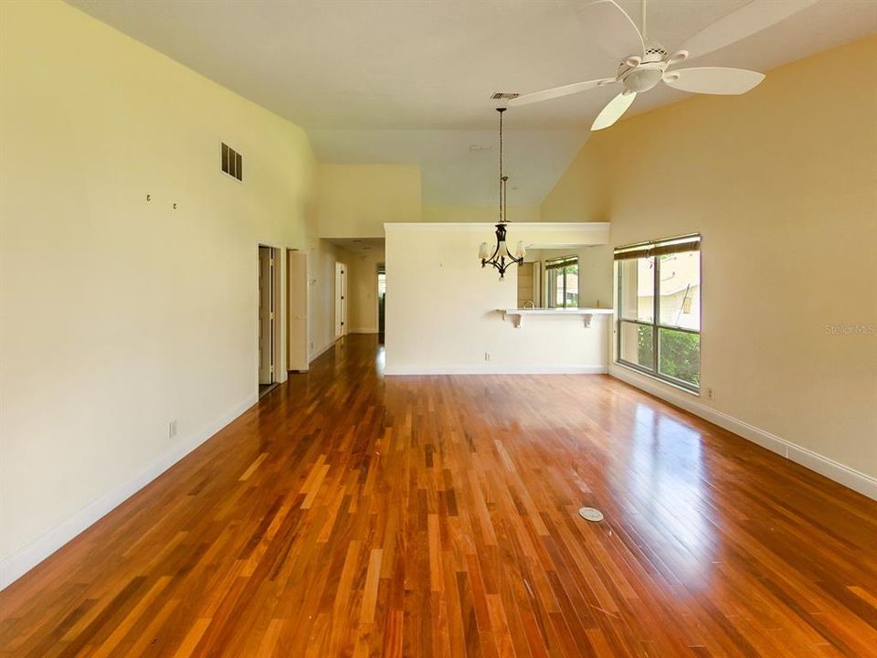 For Sale: $191,500 (2 beds, 2 baths, 1151 Square Feet)