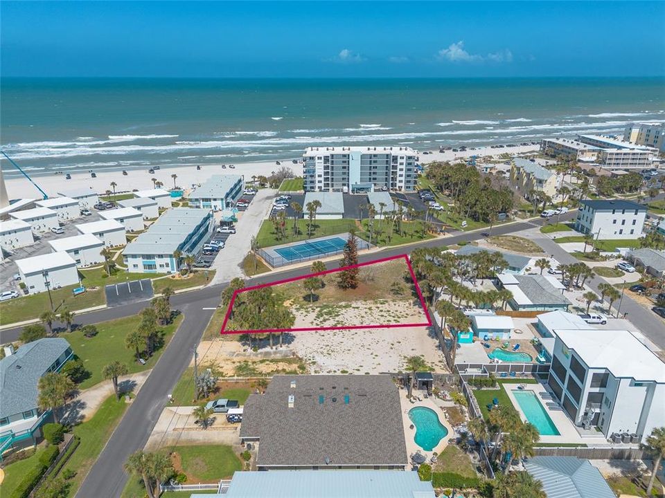 待售: $875,000 (0.42 acres)
