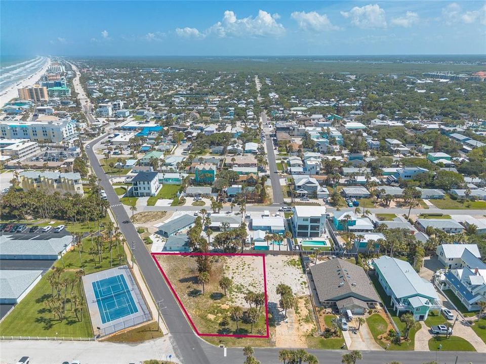 待售: $875,000 (0.42 acres)
