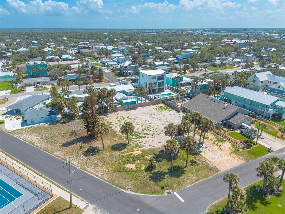 待售: $875,000 (0.42 acres)