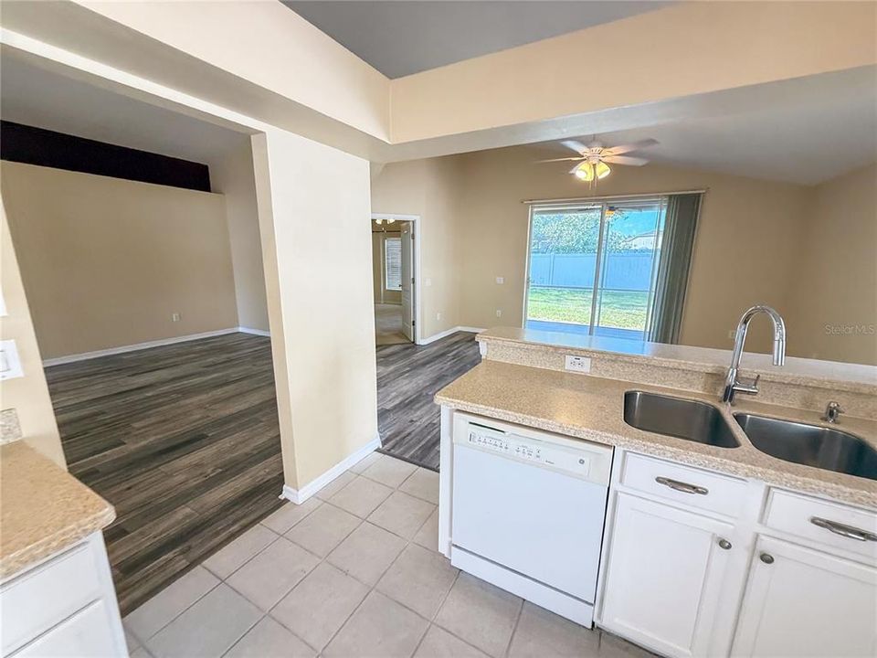 For Rent: $2,025 (3 beds, 2 baths, 1593 Square Feet)