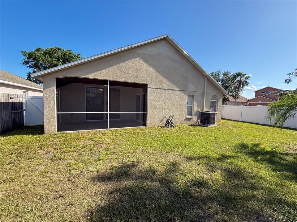 For Rent: $2,025 (3 beds, 2 baths, 1593 Square Feet)