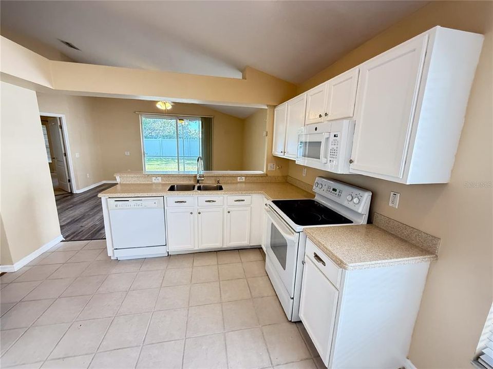 For Rent: $2,025 (3 beds, 2 baths, 1593 Square Feet)
