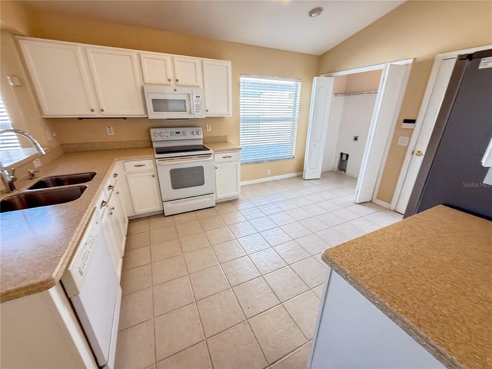 For Rent: $2,025 (3 beds, 2 baths, 1593 Square Feet)
