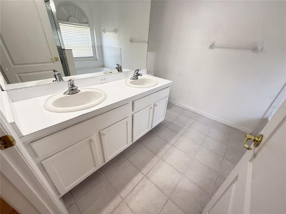 For Rent: $2,025 (3 beds, 2 baths, 1593 Square Feet)