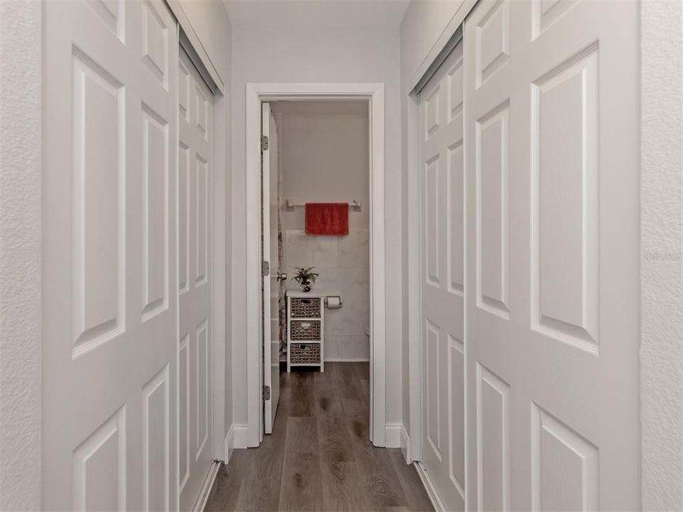 For Sale: $255,000 (2 beds, 2 baths, 912 Square Feet)